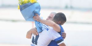 Salih Güvensoy’a çiçeklerle veda