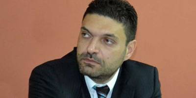 Petridis’in makam aracına saldırı