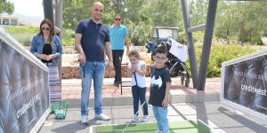 Montessori çocukları ve ailelerin mutlu günü