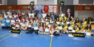 Anneler çocuklarıyla oynadı