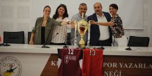 Kadınlar ‘Erhan’ için parkede