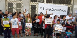 Kıbrıslılardan İnsan Zinciri…