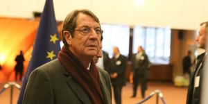 Anastasiadis anketlerde önde