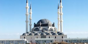 “160 okula karşılık 192 cami var…”