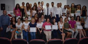 İngilizce kursunu tamamlayanlara sertifikaları verildi