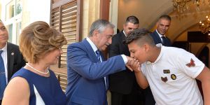 Cumhurbaşkanı Akıncı, halkla bayramlaştı