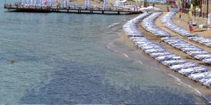 Alsancak’ta plajda kanalizasyon!