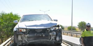 Bariyerlere çarparak ters yöne döndü