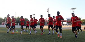 Şampiyon topbaşı yaptı