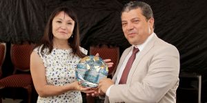 Dürüst, Gazeteciler Vakfı'na yemek verdi