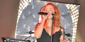 Şarkılar hep bir ağızdan söylendi