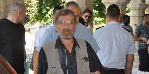 Yurt dışına çıkışı yasaklandı