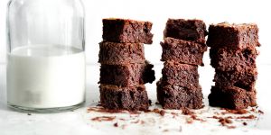 Anne sütüyle tatlı yapan kadına tepki yağıyor