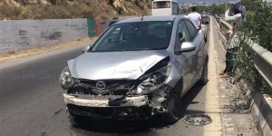 Direksiyon hakimiyetini kaybetti, refüje çarptı!