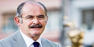 Yılmaz Büyükerşen'e saldırı; yumruk atıp silah çektiler