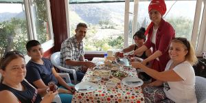 ÇİÇEK GÖZLEME VE ÇAY EVİ