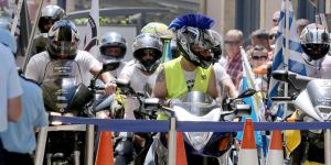 Motosikletlilerin eylemi başladı