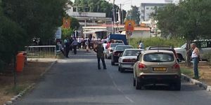 POLİTİS: BARİKATTA EZİYET