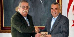 “Kıbrıs MiskinhanesiNi Bozer’e takdim etti