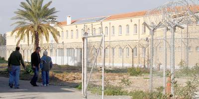 3 gardiyan yaralandı