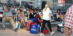 Teknik arıza yaşandı, yolcular 2 saat bekledi