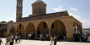 Aziz Mamas sadece dini bir olay değildir