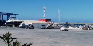 Tırdan mülteci ve kaçak sigara çıktı