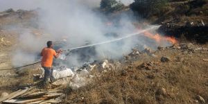 Çöp ve molozlar yandı