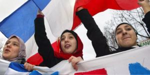 Fransada okullara laiklik şartı