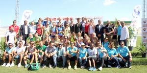 Yıldızlar Atatürk’ten geçti