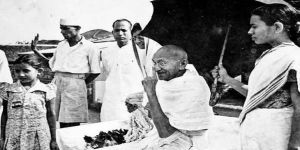 SINAMALI İNSAN KENDİNİ…