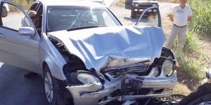 İki araç yüz yüze çarpıştı: 2 yaralı!