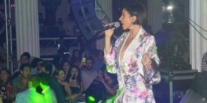 Gülşen kıyafeti ile dikkat çekti