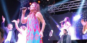 Demet Akalın Park de Luna’da coşturdu