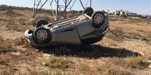 Toprak sete çarptı, takla attı