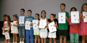 Yüzücüler sertifikalarını aldı