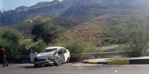 Karşı şeride geçti, yüz yüze çarpıştılar