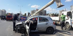 Elektrik direğini söktü: 2 hafif yaralı