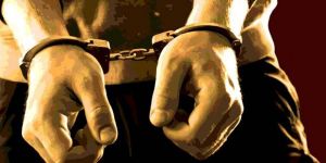 Evine girdi, burnunu kırdı!