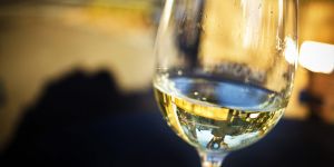 Piyasaya limit üstü zirai ilaç içeren şarap sürüldü