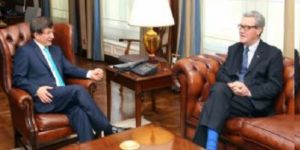 Davutoğlu, Downer ile görüştü