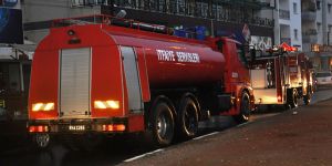 Evde mahsur kalan bebeği itfaiye kurtardı