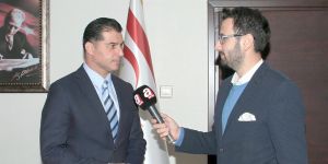 Hem memur, hem muhabir!