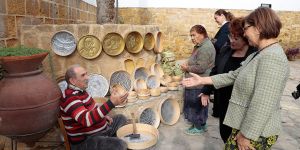 Meral Akıncı, “Kadın Emeği ve Zerafeti El Sanatları Sergisi”nin açılışını yaptı