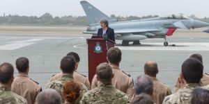 Theresa May Ağrotur Üssü’nde teşekkür etti