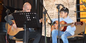 Müzik Sahnede Daha Güzel