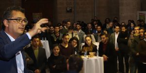 Erhürman gençlerle buluştu: Size güveniyoruz, görevimiz önünüzü açmak 