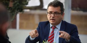 Erhürman: Sokakta mücadele