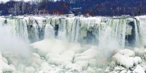 Niagara Şelalesi buzla kaplandı