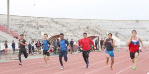 Salon için yarıştılar